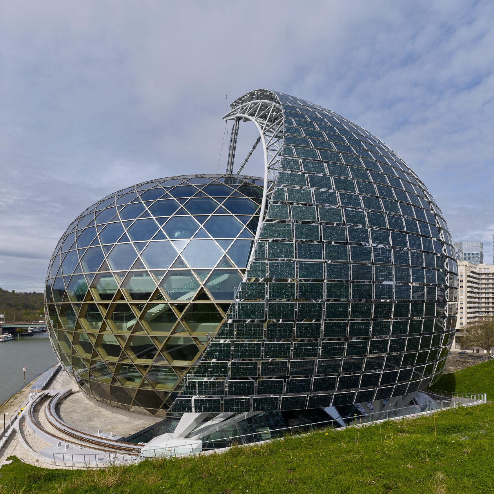 Edificios que incorporan Paneles Solares de forma creativa